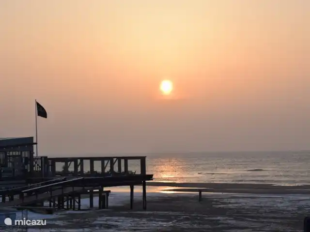 bungalow huren in Nederland, Noord-Holland, Julianadorp aan Zee – Zeester 73 Julianadorp aan Zee Strandtent Paal 6 aan het strand van Julianadorp