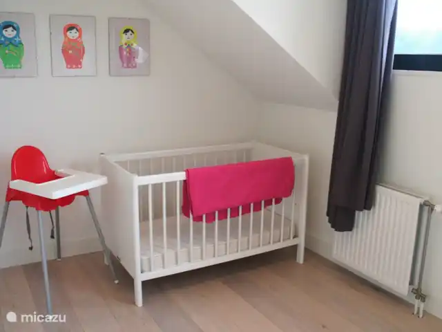 Casa de vacaciones Twente en Países Bajos, Overijssel, Westerhaar - villa La cuarta habitación del primer piso tiene una cuna.