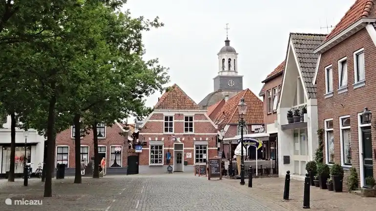 ..avec des studios d'art et de bons cafés et restaurants