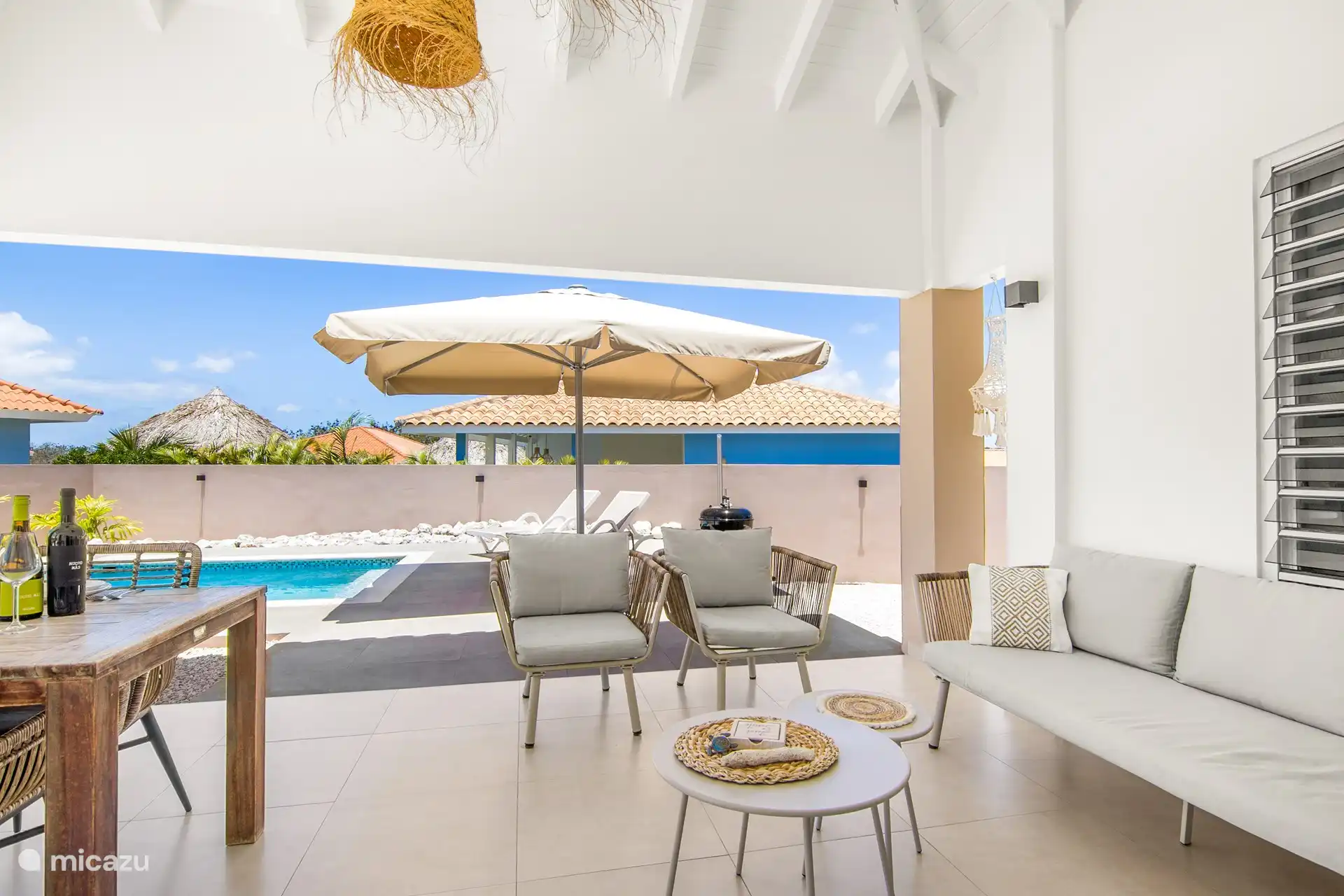 Heerlijke loungeset op de porch.