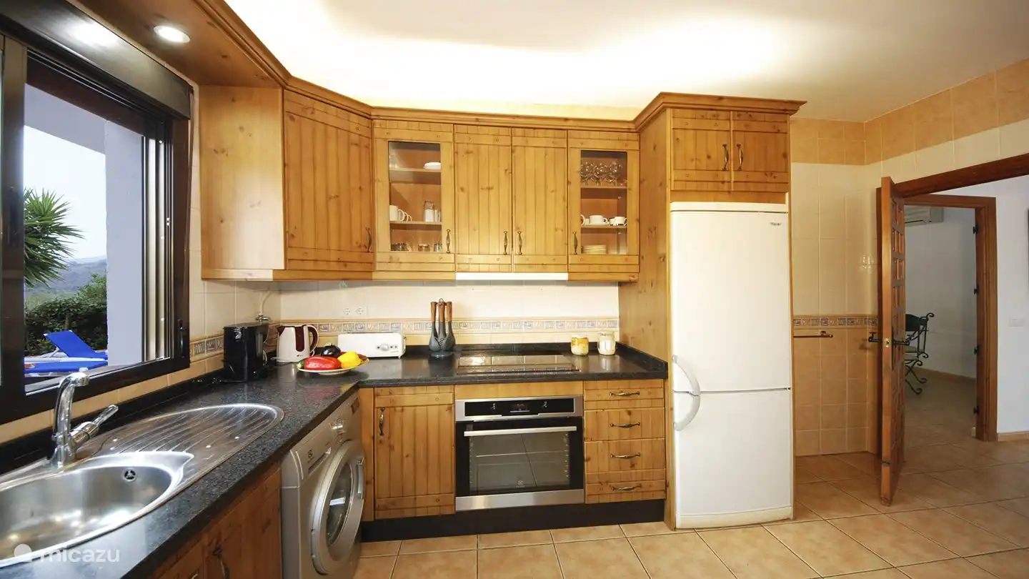 Wasmachine, afwasmachine en alle toebehoren.