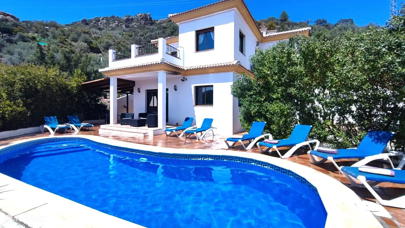 Villa, zwembad en tuinen!