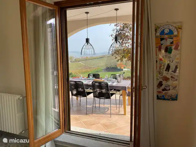 Nel Vigneto huren in Italië, Piëmont, Canelli - vakantiehuis Doorkijkje vanuit de keuken.