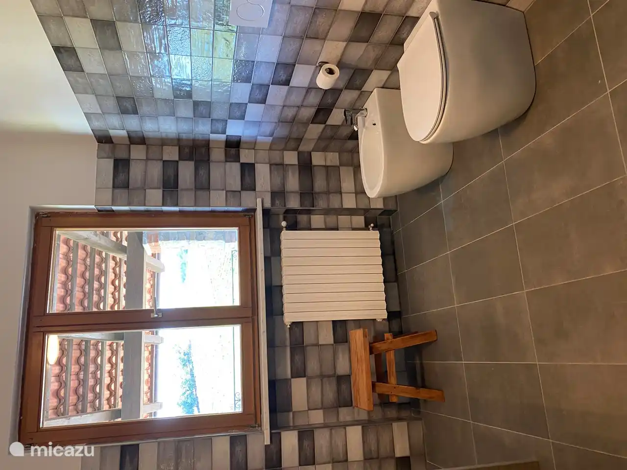 Cuarto de baño con vistas.
