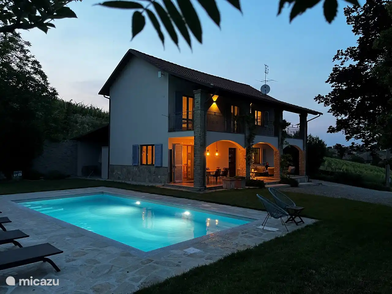 También atmosférico por la noche.