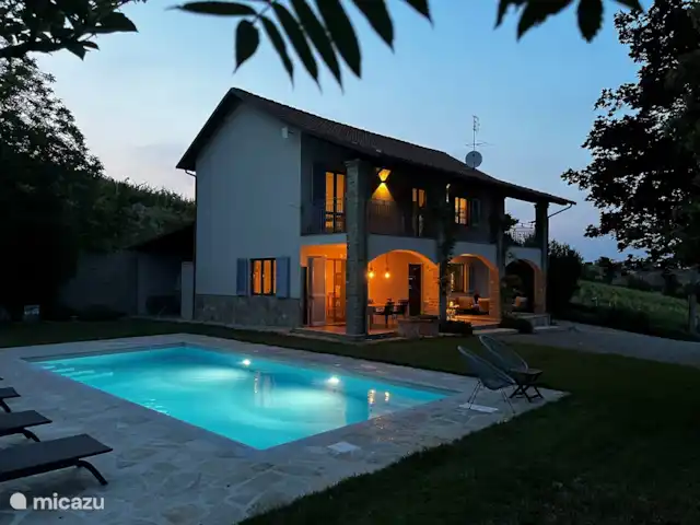 Nel Vigneto huren in Italië, Piëmont, Canelli - vakantiehuis Ook in de avond sfeervol.