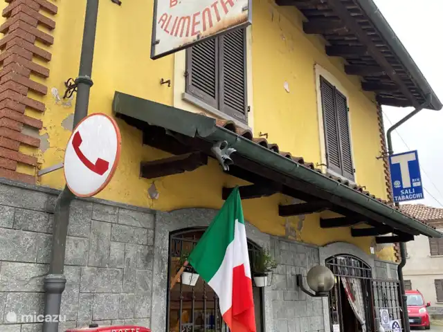 Nel Vigneto huren in Italië, Piëmont, Canelli - vakantiehuis En naast de slager zit een bar voor een heerlijke koffie en de bakker en kleine kruidenier (2 km).