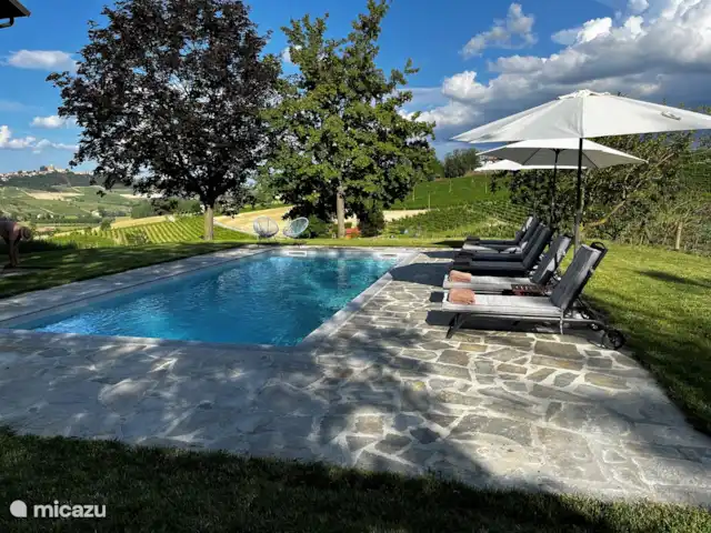 Nel Vigneto huren in Italië, Piëmont, Canelli - vakantiehuis Zwembad met uitzicht.