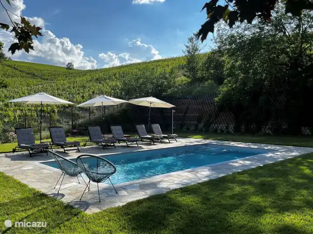 Nel Vigneto huren in Italië, Piëmont, Canelli - vakantiehuis Zwembad met uitzicht.