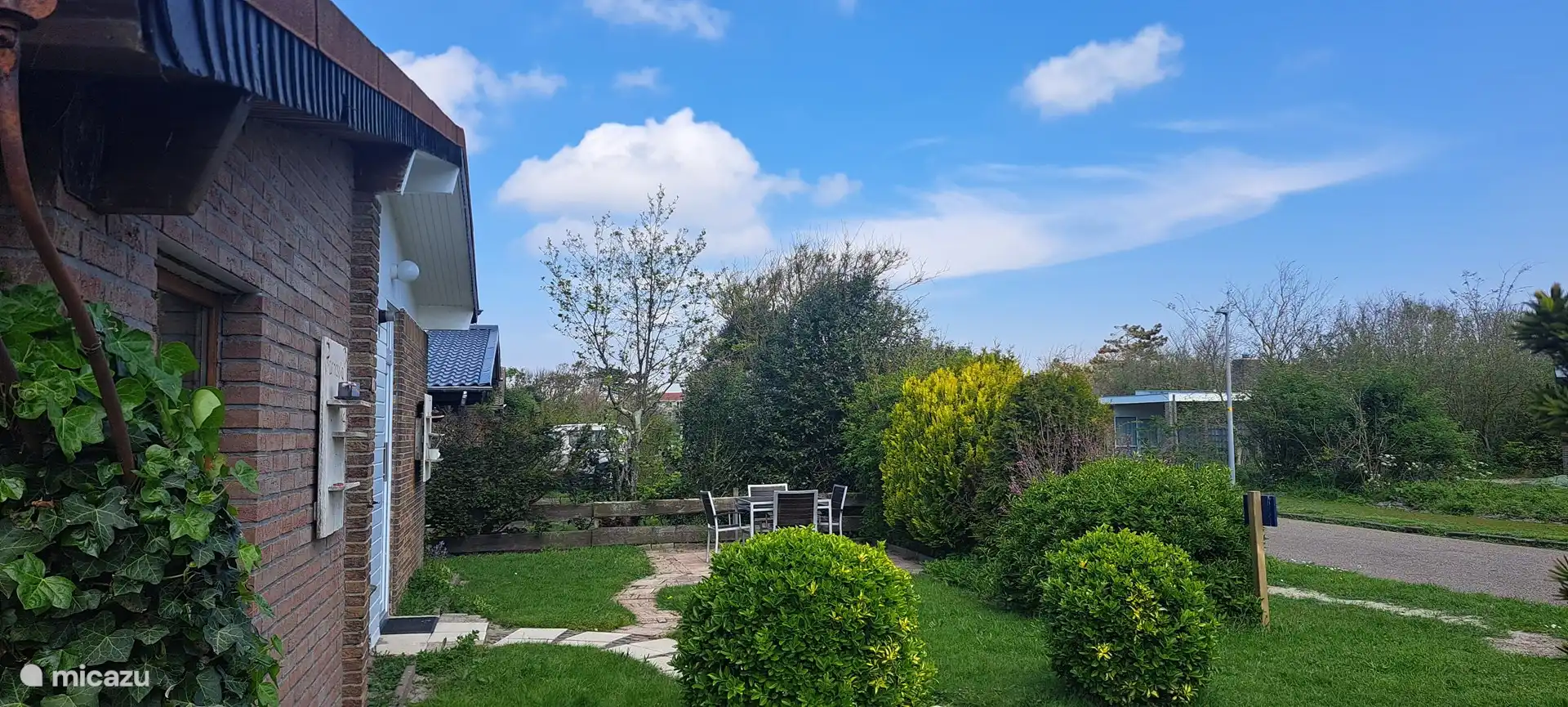 Sie können auch im lauschigen Garten sitzen.