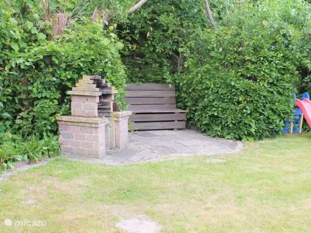Location de Vacances Pays-Bas, Hollande du Nord, Julianadorp aan Zee, bungalow - Bungalow Marita Il y a plusieurs coins salon dans le jardin.