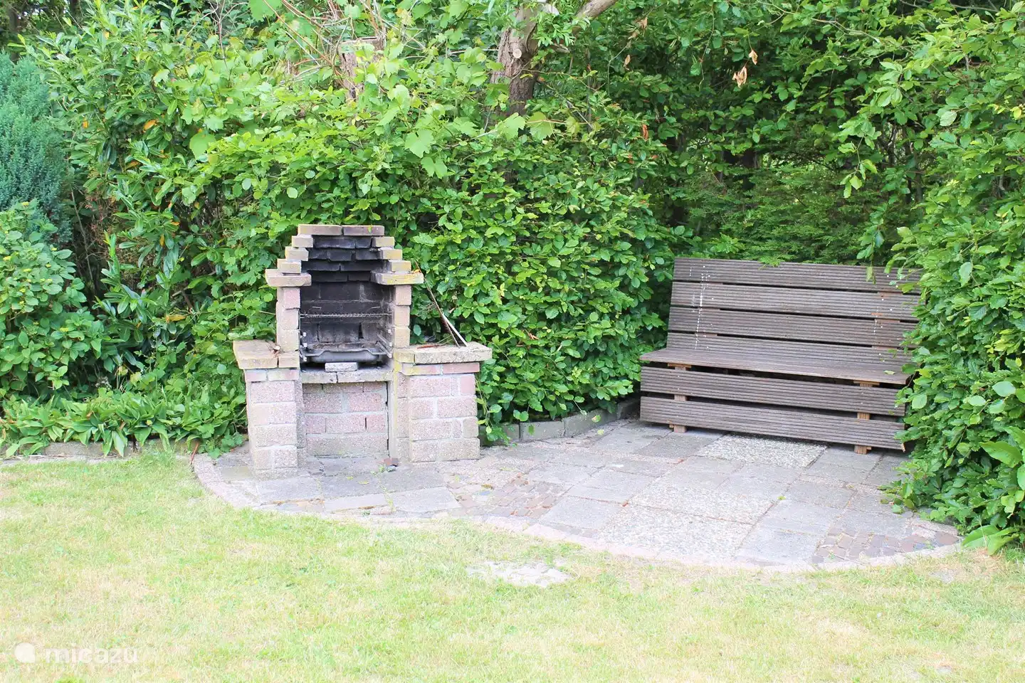 Es steht auch ein Grill zur Verfügung.