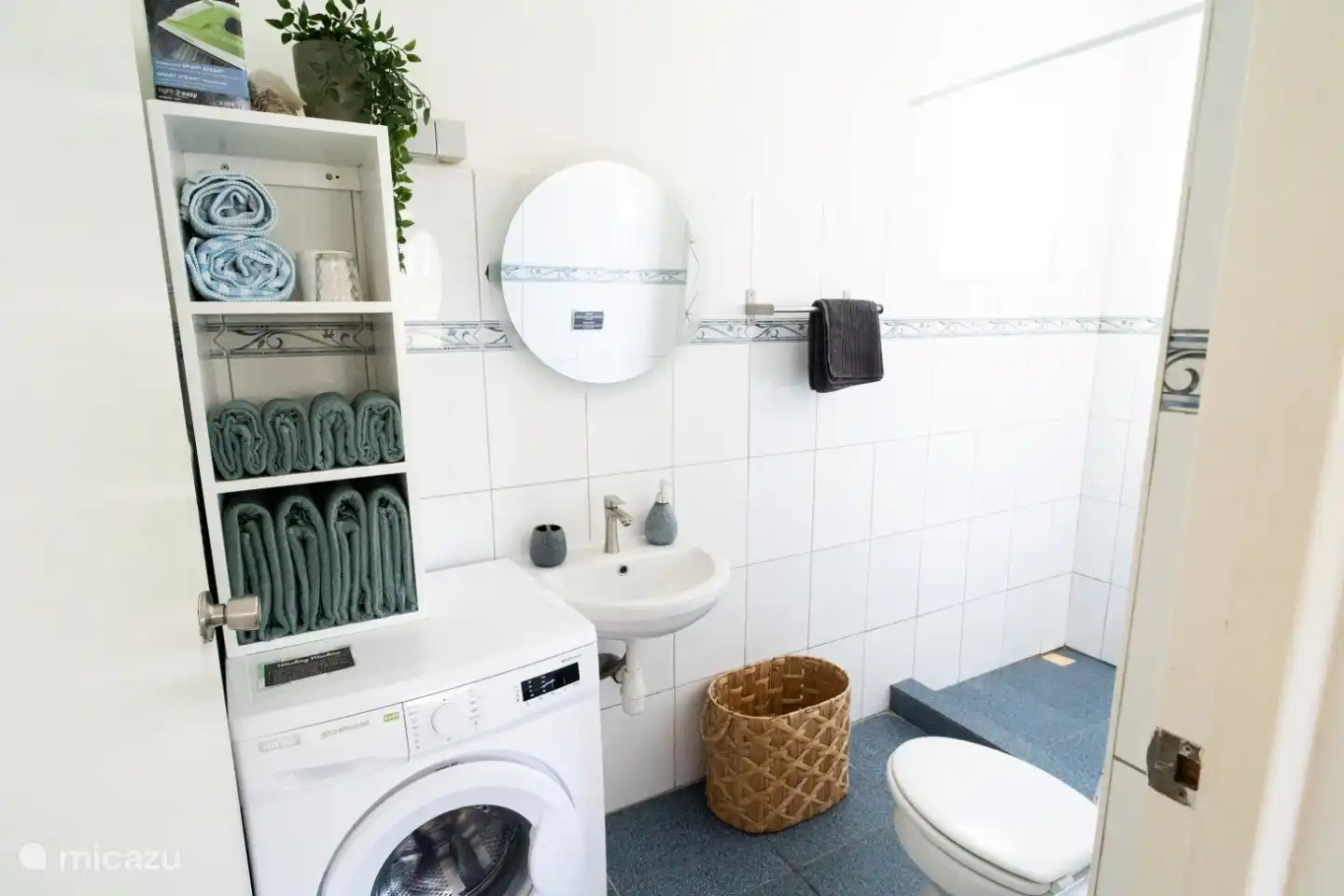 Twin bathroom - washing machine