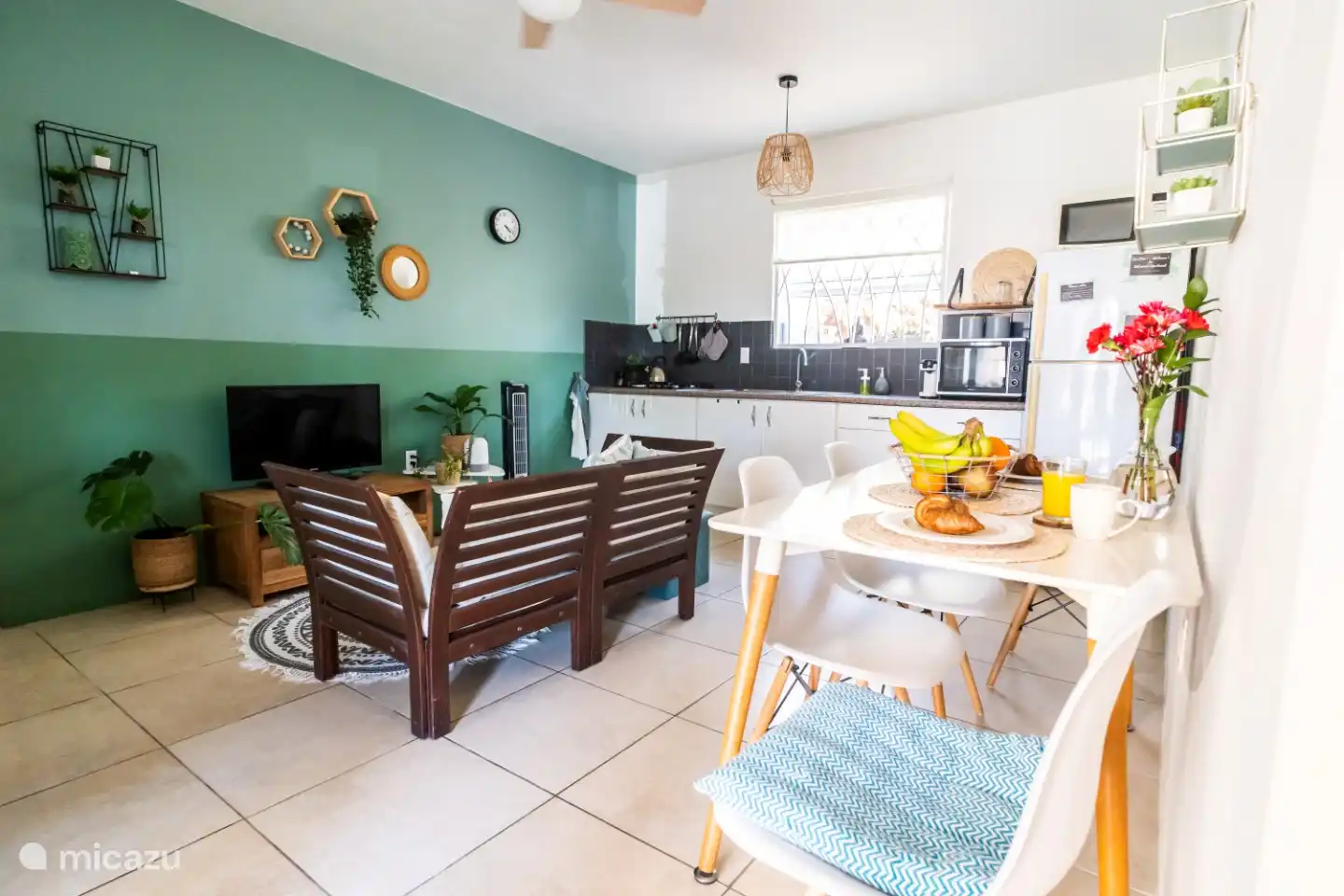 Living room - open kitchen