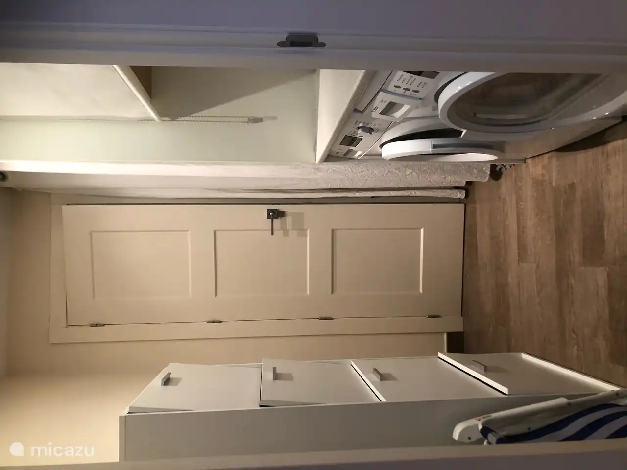 débarras avec machine à laver et sèche-linge