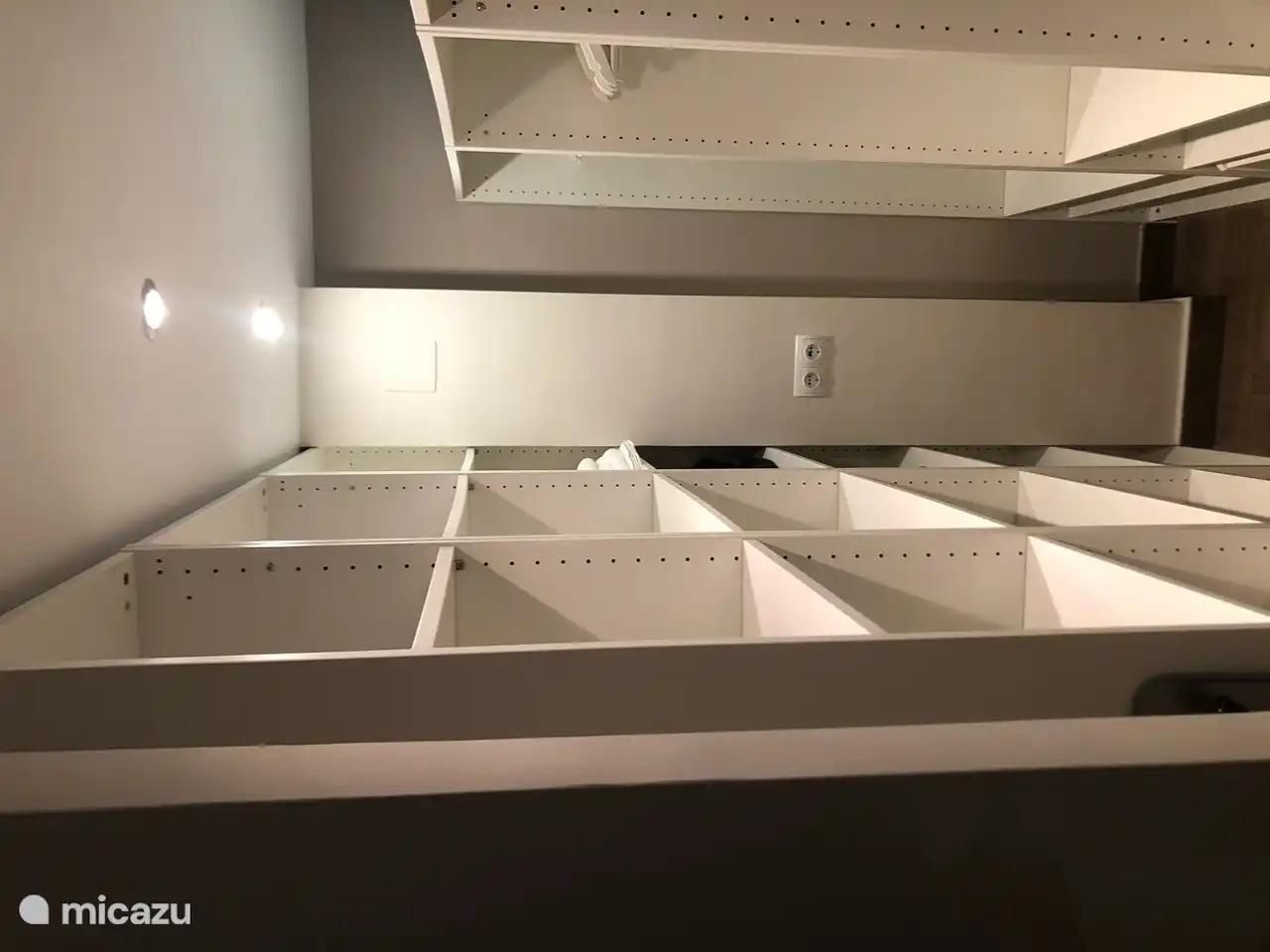 spacieux dressing attenant à la chambre principale