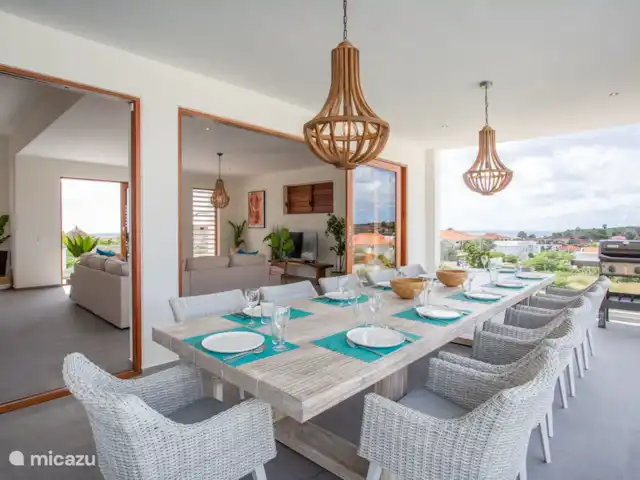 Incroyable villa de luxe à Vista Royal. | Curaçao, Banda Ariba (est), Vista Royal - villa Une table pour tout le monde.