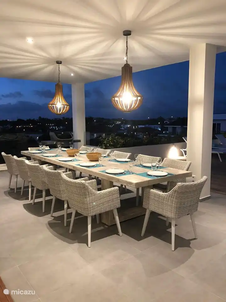 Dîner confortable avec vue sur Vista Royal et Jan Thiel !