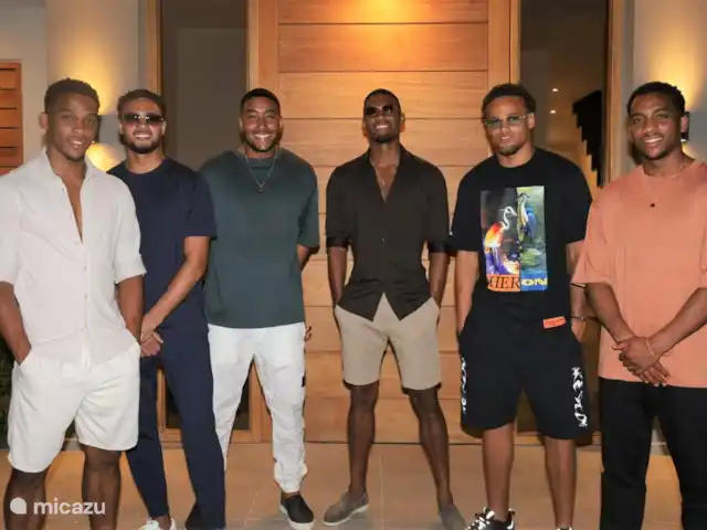 Incroyable villa de luxe à Vista Royal. | Curaçao, Banda Ariba (est), Vista Royal - villa Ces toppers du football ont fêté Noël dans la villa, principalement : JurrienTimber, LiamvanGelderen,RyanGravenberch,ChristofferCoffie,DevyneRensch et QuintenTimber.