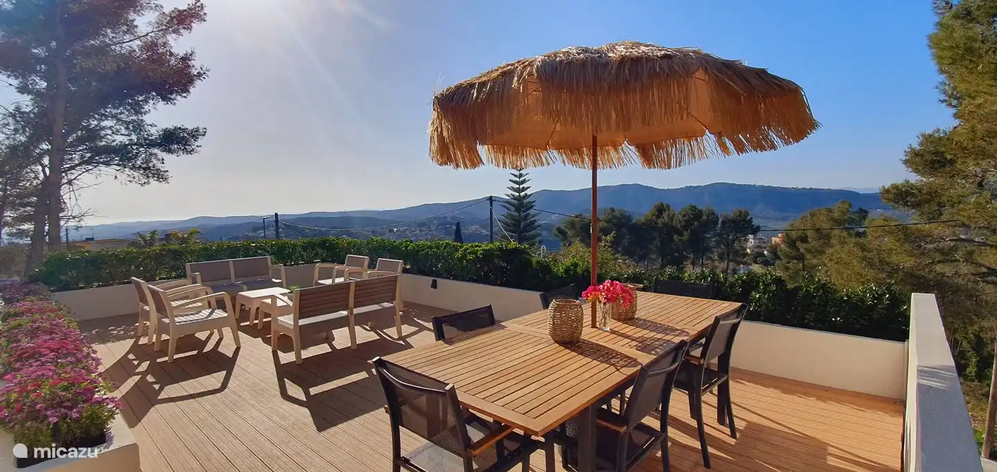 Terraza en la azotea en la parte delantera