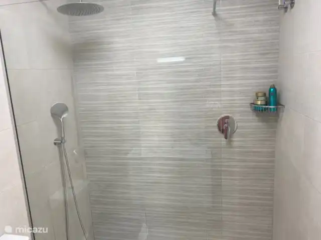 Villa Surte en España, Costa Blanca, Pilar de la Horadada - bungaló Amplia ducha a ras de suelo.