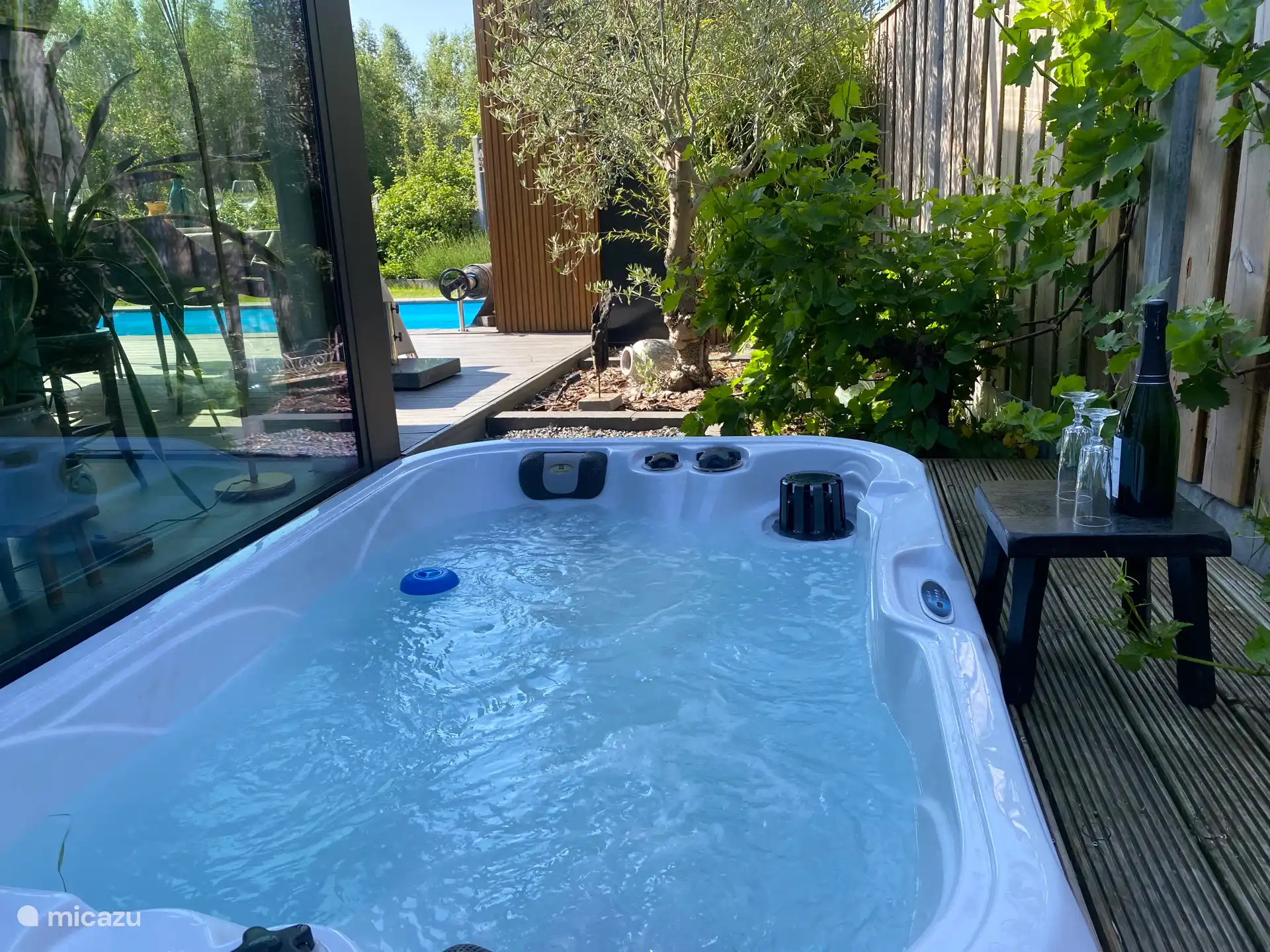 De heerlijke jacuzzi