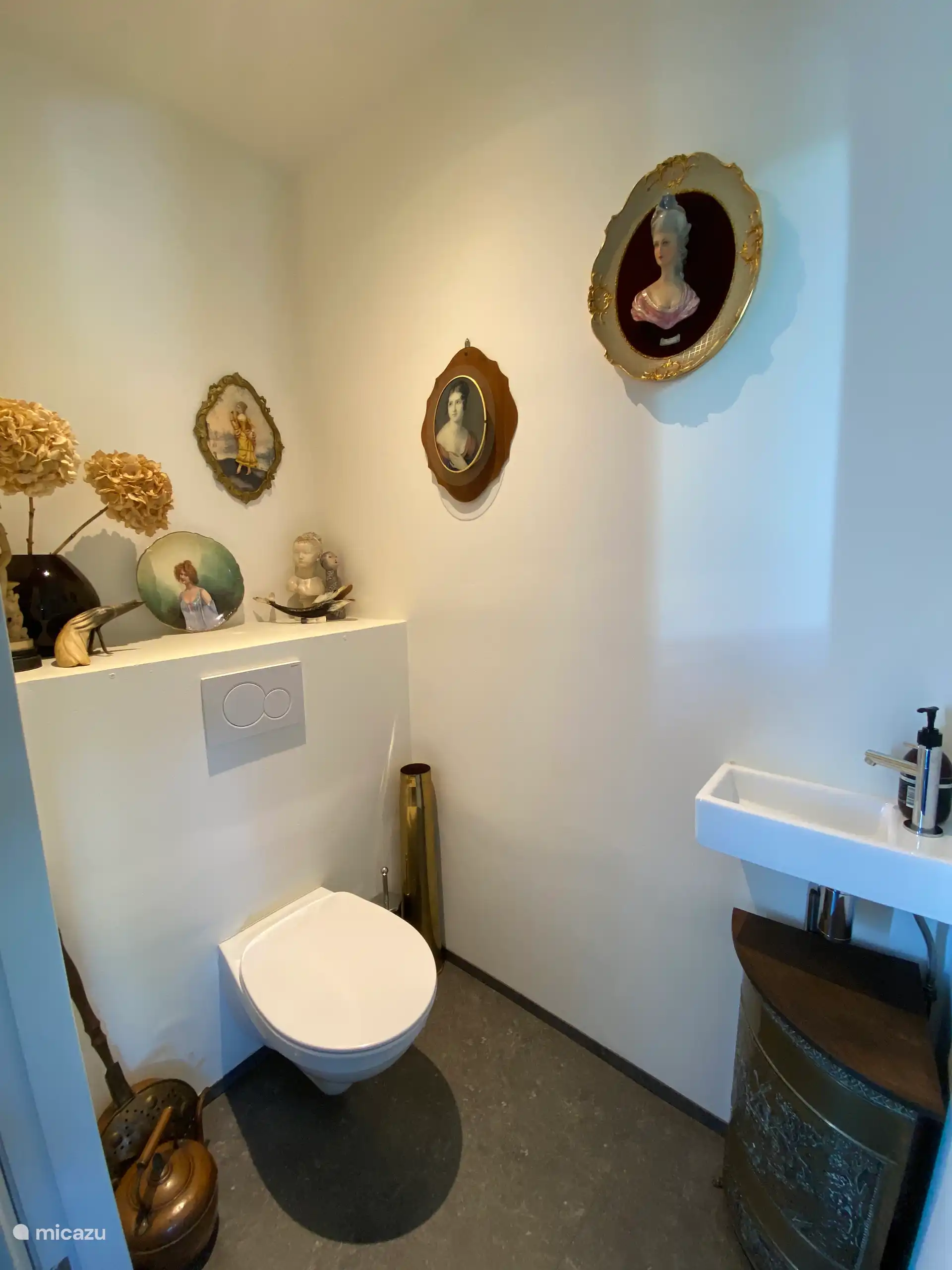 Toilet in de hal met leuke details