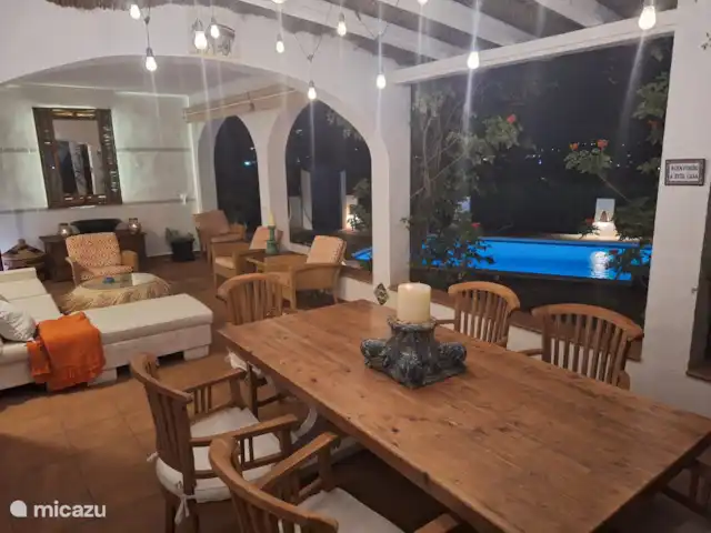 Villa Bertil en España, Costa Blanca, Benissa - villa Por la noche podrá disfrutar de una deliciosa cena y relajarse en la terraza
