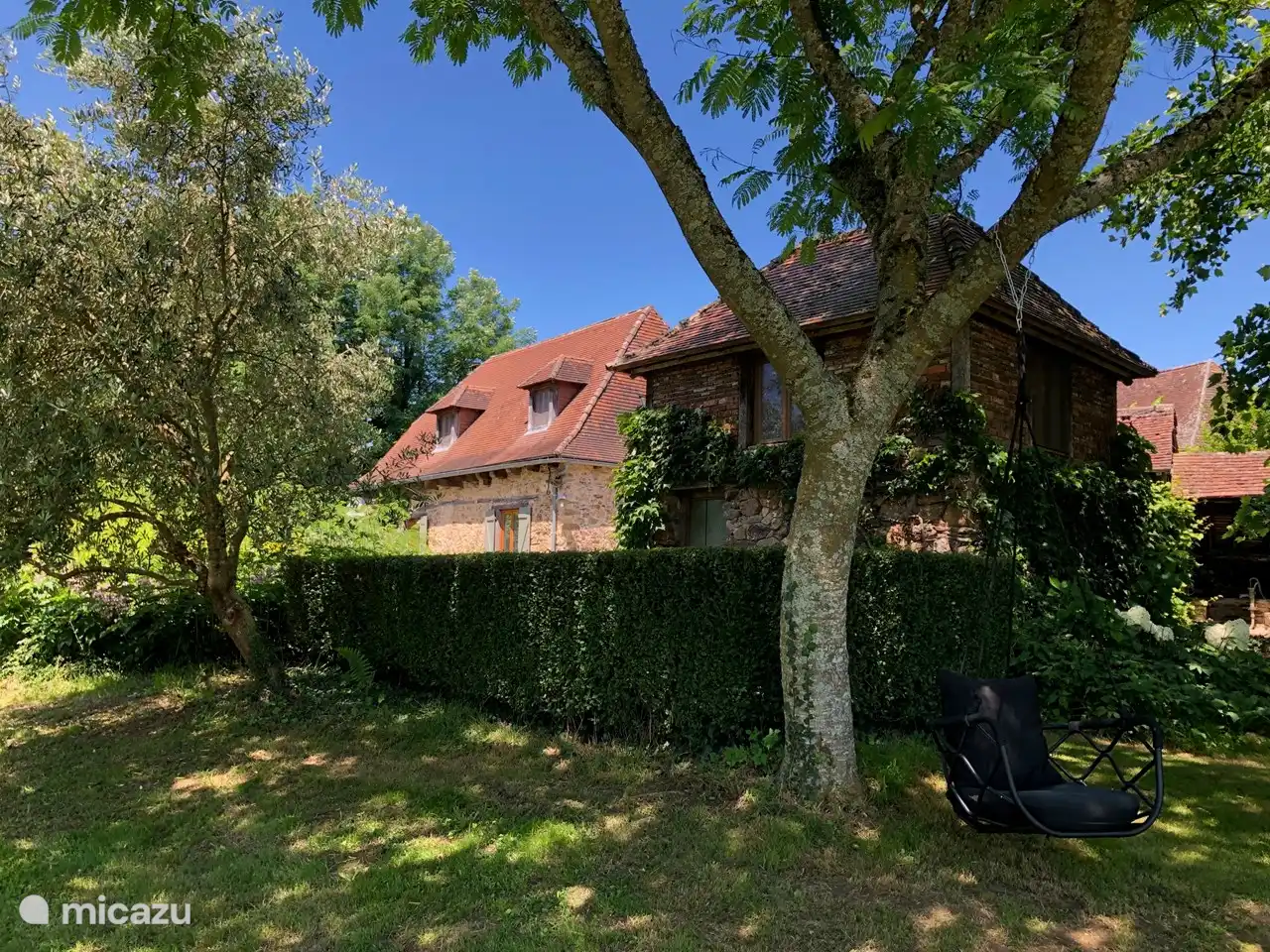 Einst ein altes Bauernhaus. Jetzt ein restauriertes Ferienhaus. Mit extra Schlafzimmer/Dusche und WC im renovierten Taubenschlag.
