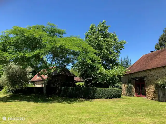 Casa Lavaud Jacquot en Francia, Dordoña, Payzac - casa vacacional Bel ensemble - casa unifamiliar + palomar + porche + terrazas