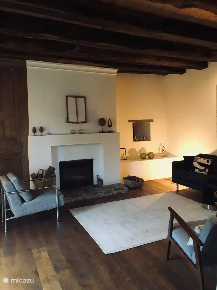 Wohnzimmer mit Kamin