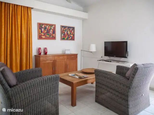 Piscadera Bay Resort 23 huren in Curaçao, Curacao-Midden, Piscadera - bungalow Woonkamer met TV