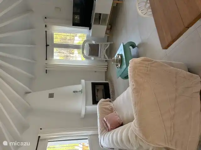 Bequemes Sofa am Fernseher.