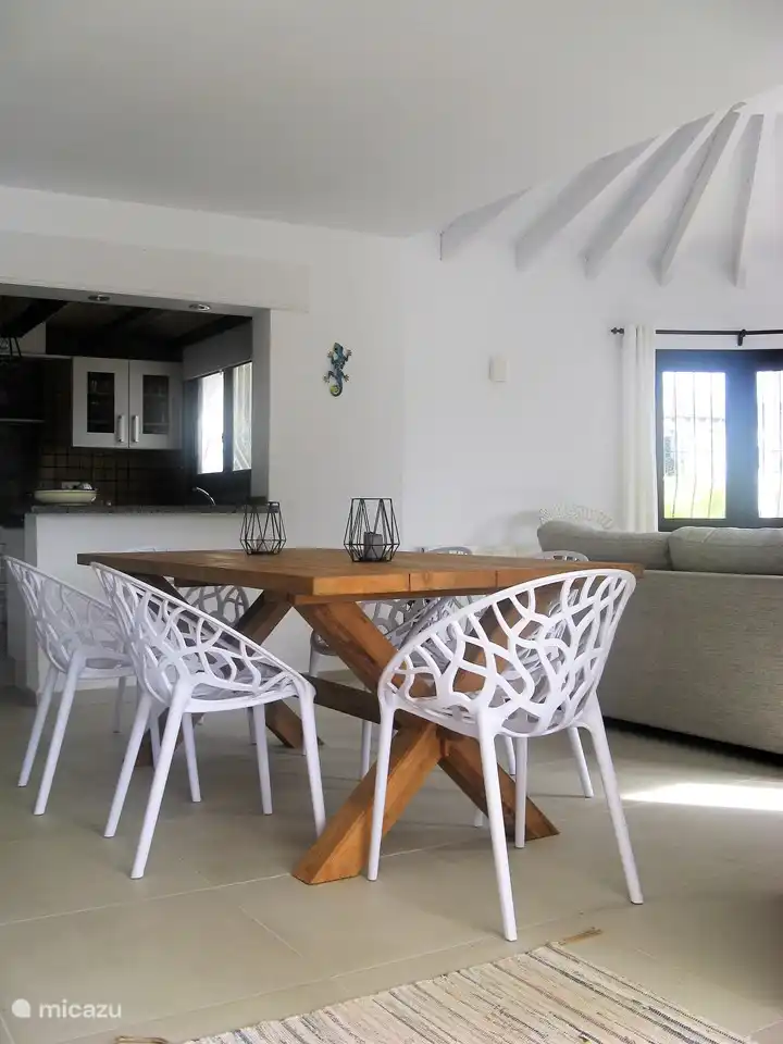 Essbereich direkt mit der Küche verbunden.