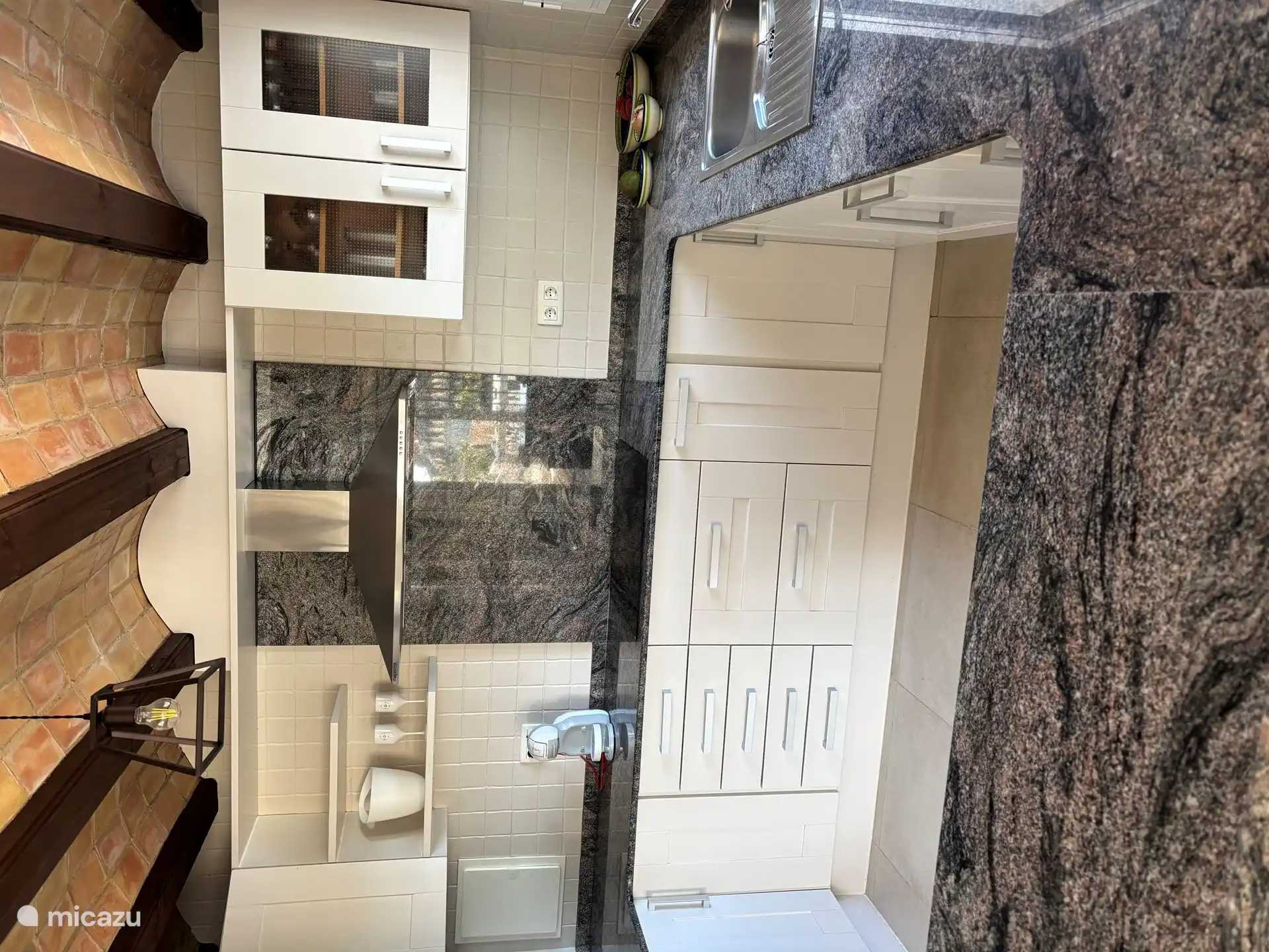 Küche mit allen Geräten. 2