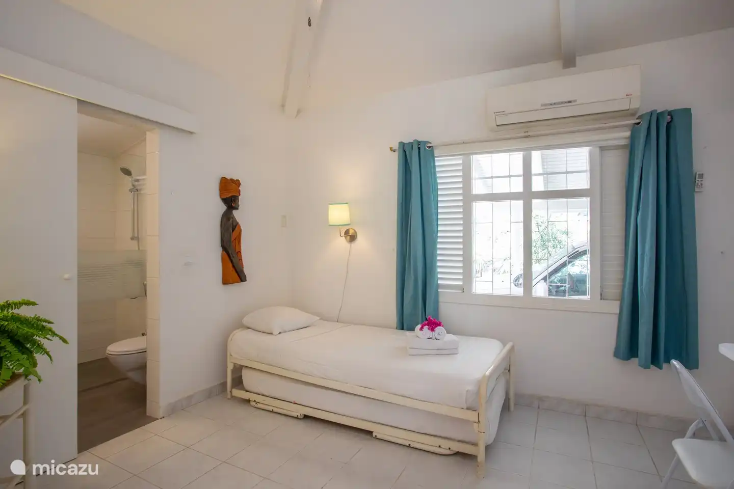 dormitorio con aire acondicionado