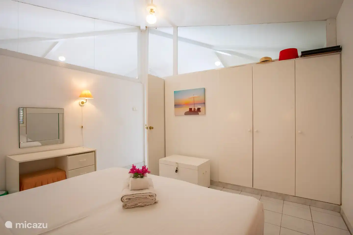 dormitorio con aire acondicionado