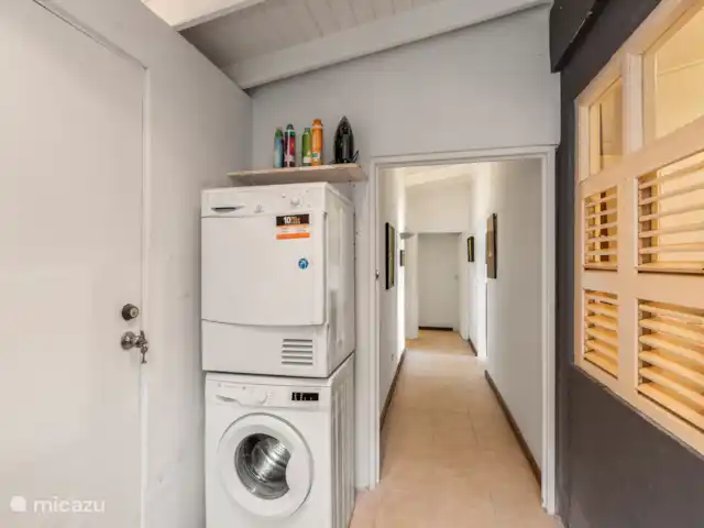 villa in Curaçao, Curacao-Midden, Piscadera – Villa Papaya Wasmachine en droger
