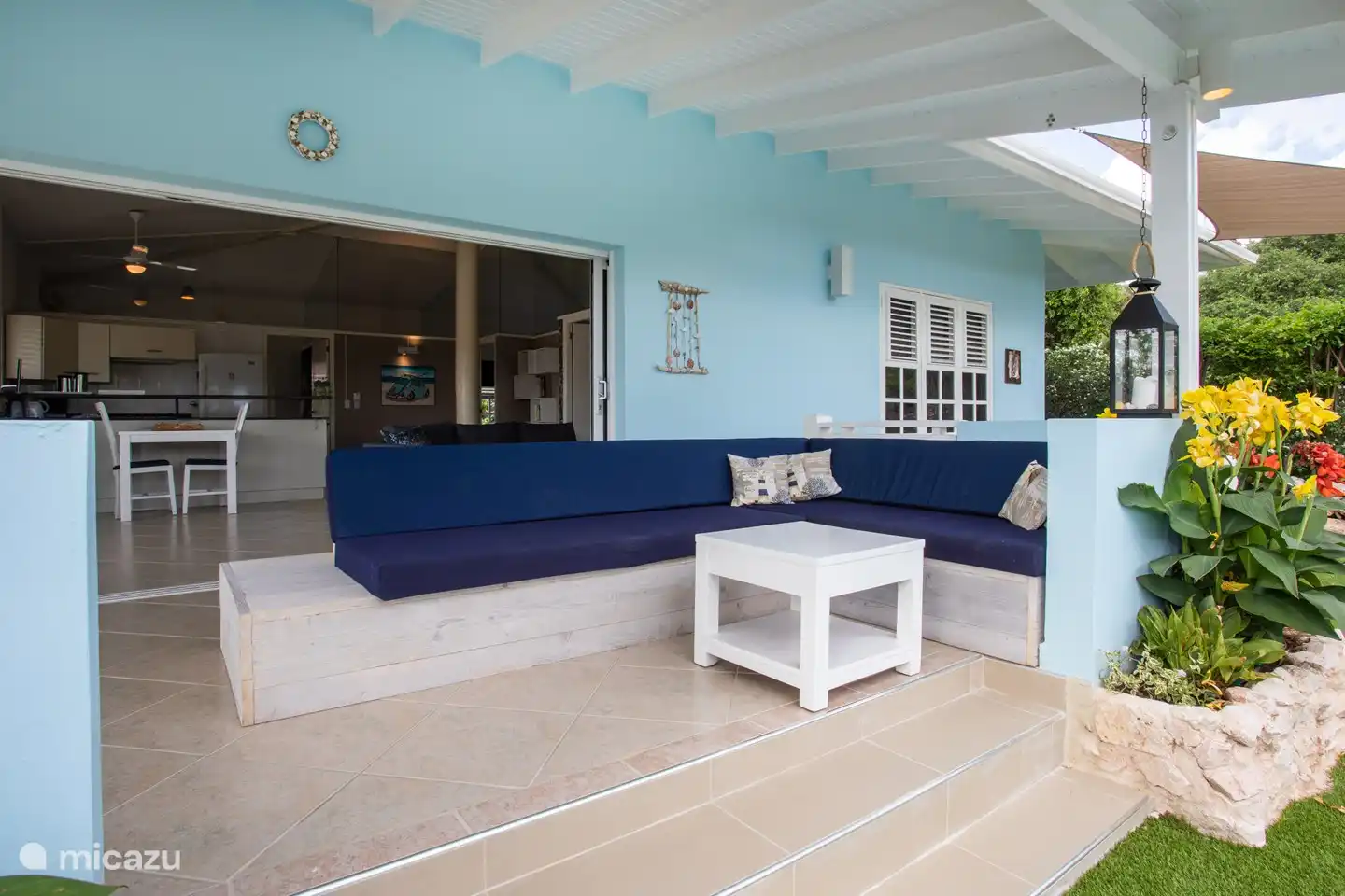 Lounge-Set auf der gemütlichen Terrasse