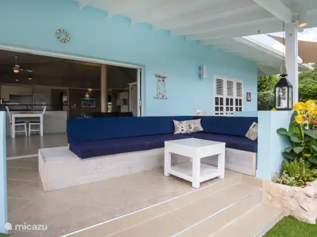Villa Perla Blou | Curaçao, Curaçao-Centre, Piscadera - bungalow Salon installé sur la terrasse cosy
