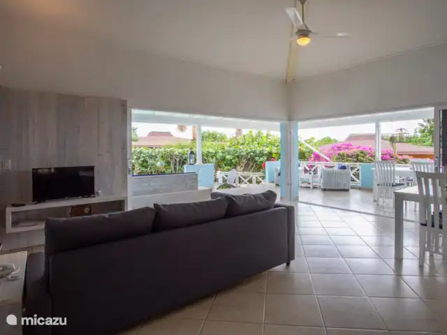 Villa Perla Blou | Curaçao, Curaçao-Centre, Piscadera - bungalow Séjour avec cuisine ouverte