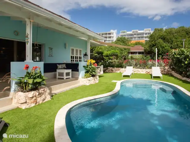 Villa Perla Blou | Curaçao, Curaçao-Centre, Piscadera - bungalow Gazon artificiel autour de la piscine
