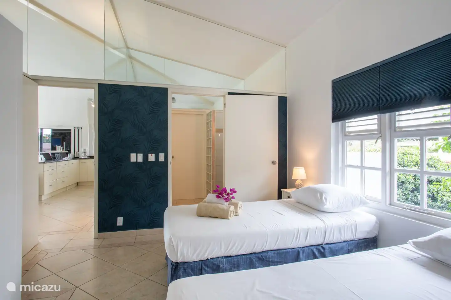 Schlafzimmer mit eigenem Bad und Klimaanlage