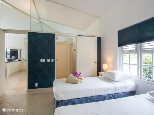 Villa Perla Blou | Curaçao, Curaçao-Centre, Piscadera - bungalow Chambre avec salle de bain attenante et climatisation