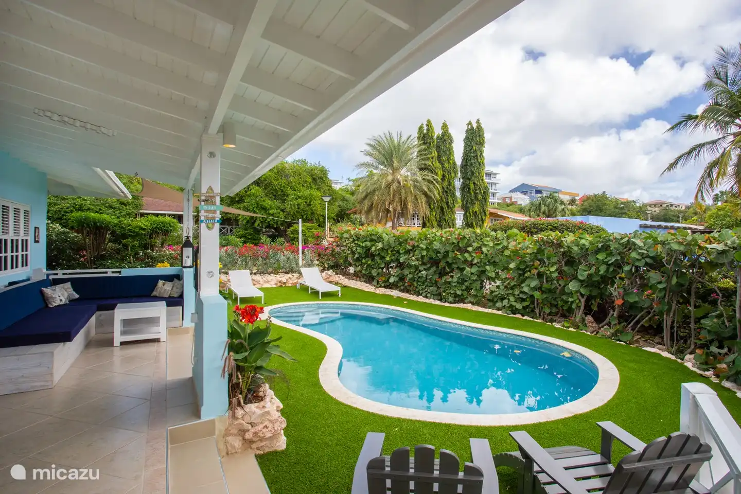 Schwimmbad und Terrasse