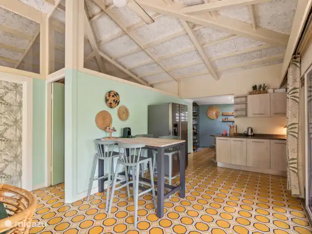 Bungalow Bossa Nova huren in Curaçao, Curacao-Midden, Piscadera - bungalow keuken met dubbeldeurs koelkast