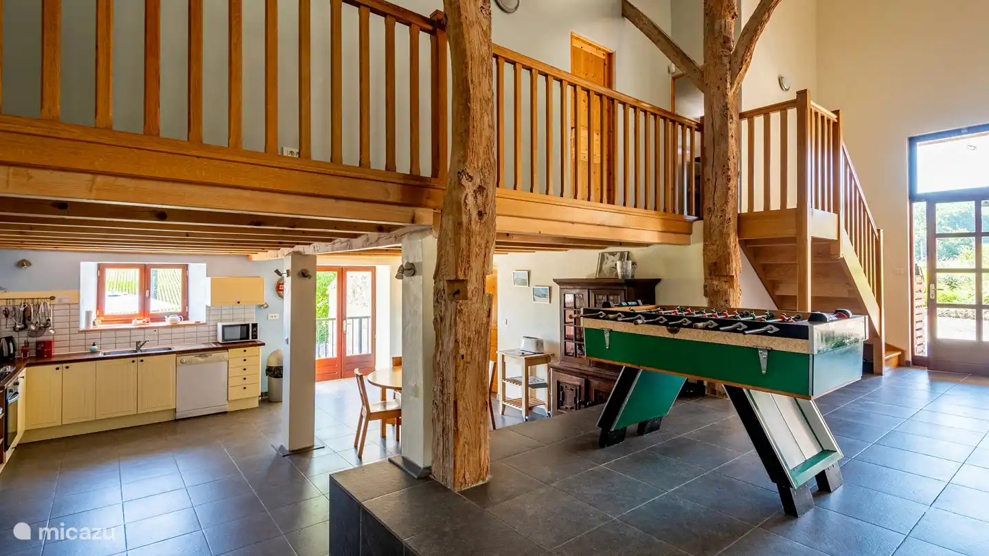 Küche und Tischfußballspiel