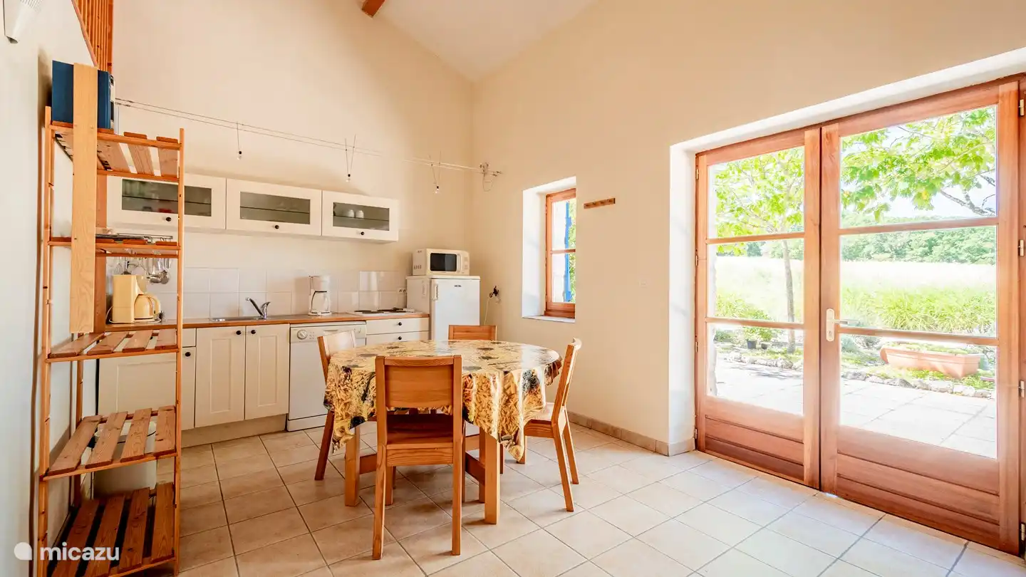 Küche mit Essbereich