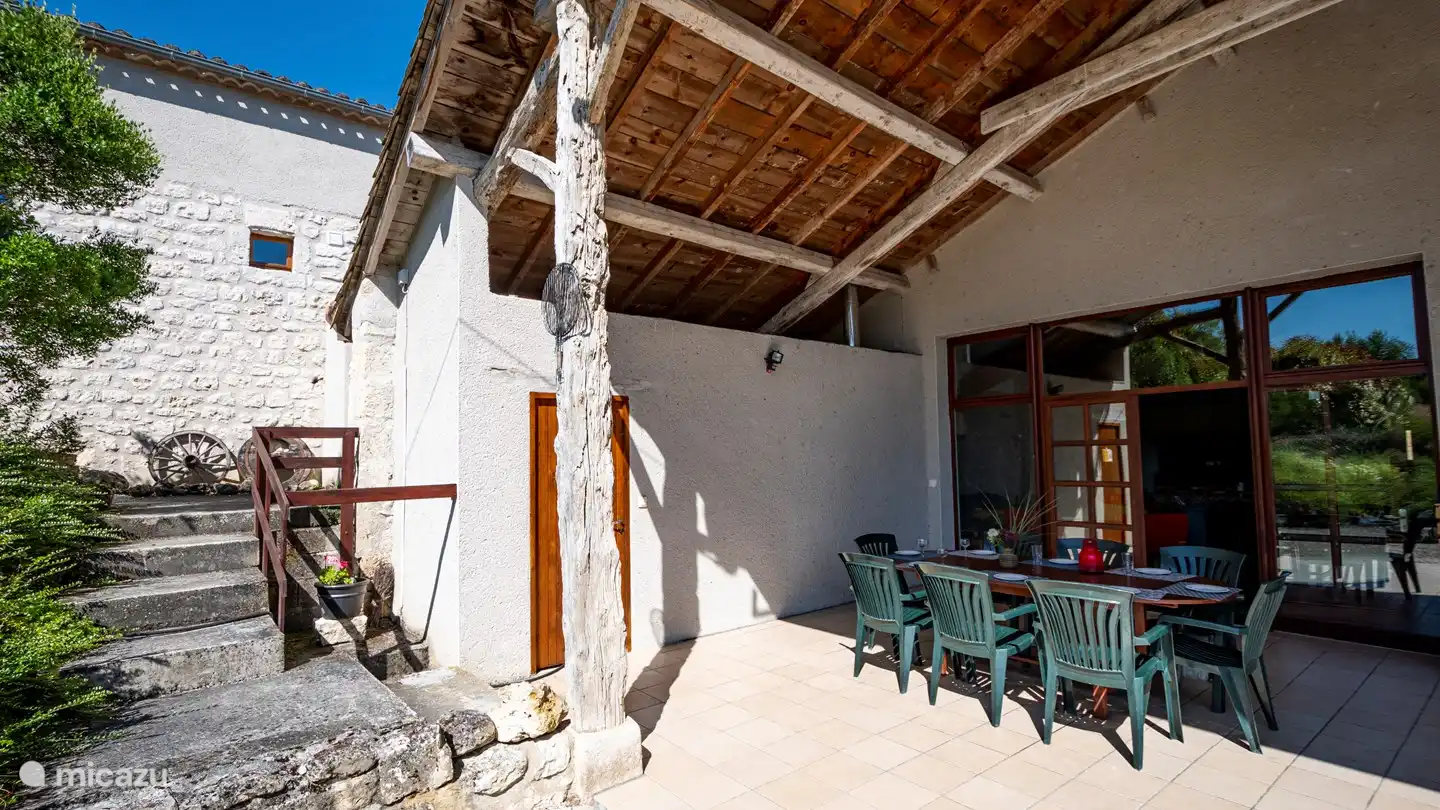 überdachte Terrasse