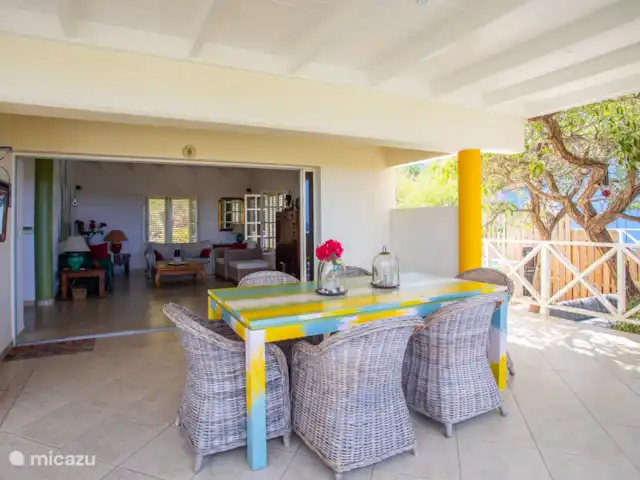 Villa Dol Fine Maison | Curaçao, Curaçao-Centre, Piscadera - bungalow Salon spacieux avec grand porche